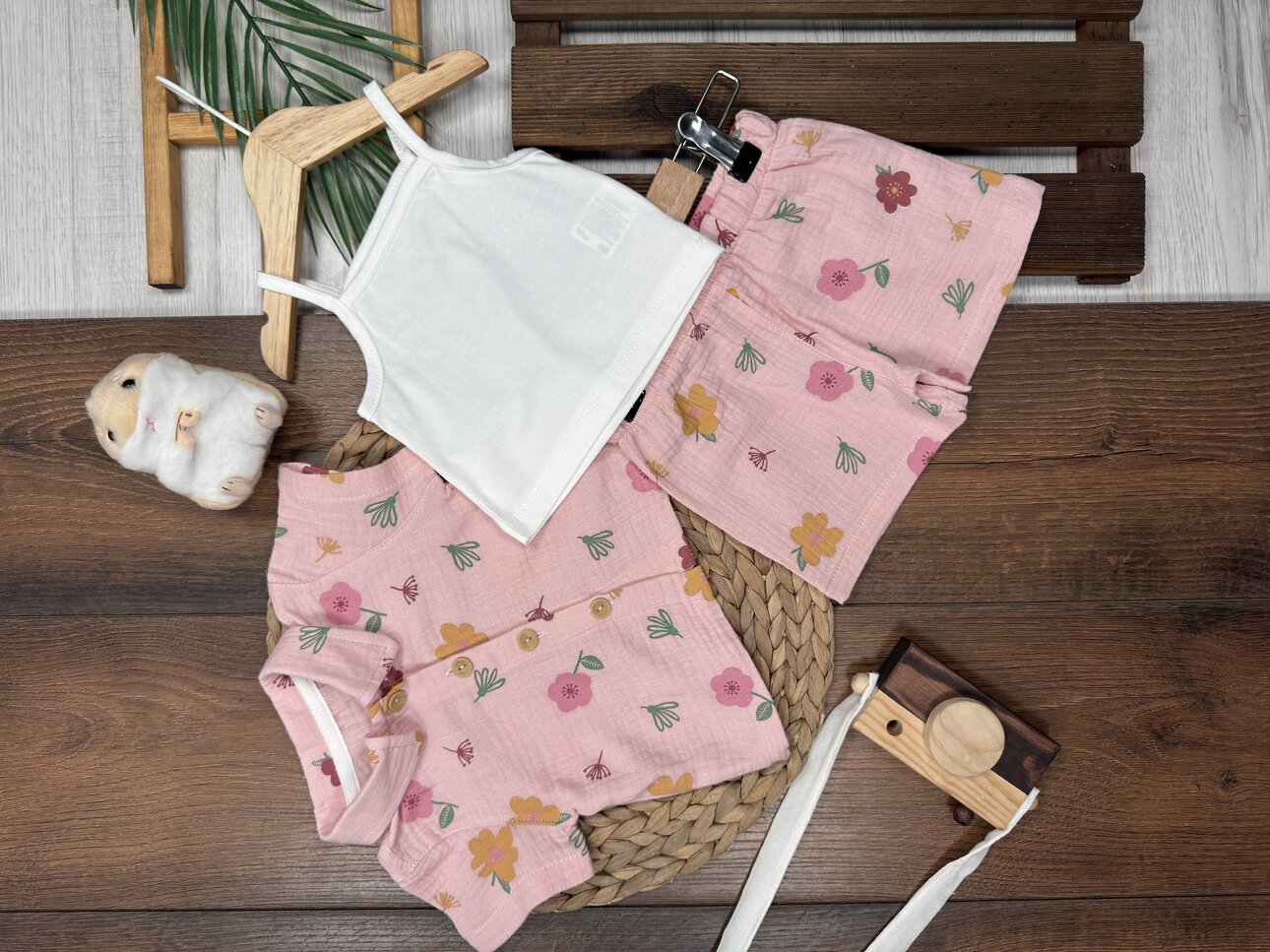 Pamuklu Çiçek Desenli Müslin 3Lü Kız Bebek ŞortluTakım