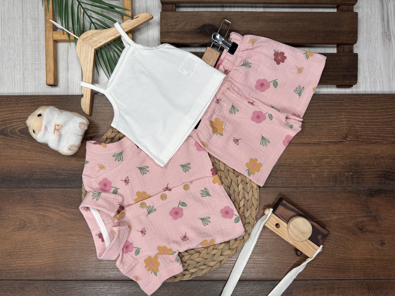 Pamuklu Çiçek Desenli Müslin 3Lü Kız Bebek ŞortluTakım