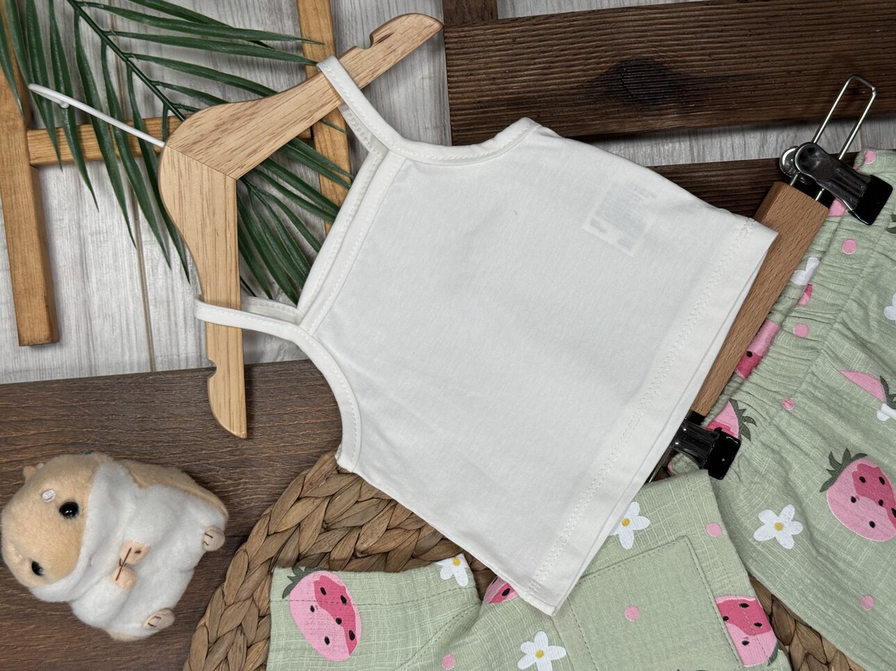 Pamuklu Çilek Detaylı Müslin 3lü Kız Bebek Şortlu  Takım