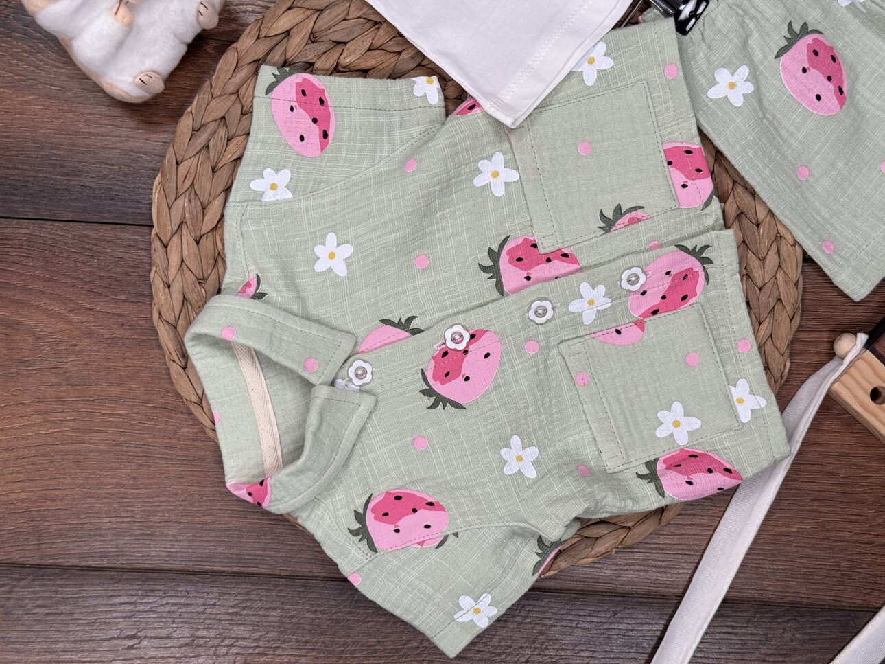 Pamuklu Çilek Detaylı Müslin 3lü Kız Bebek Şortlu  Takım