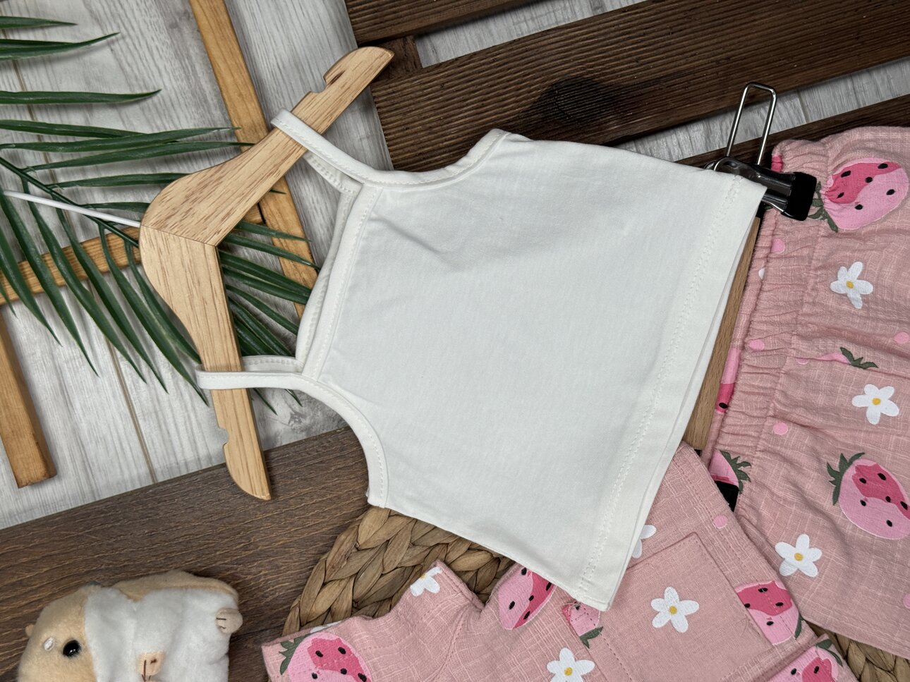 Pamuklu Çilek Desenli Müslin 3lü Kız Bebek Şortlu Takım