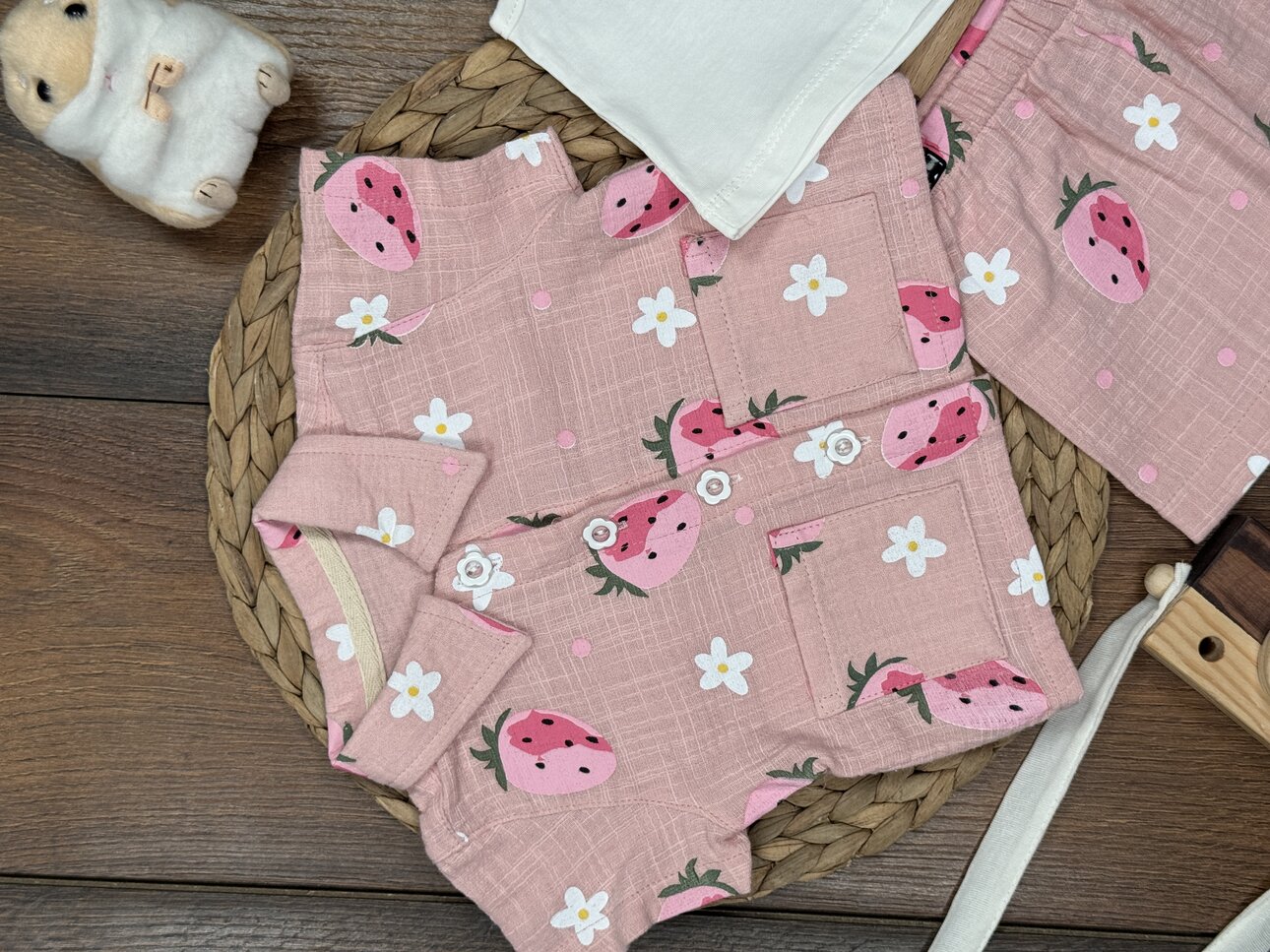 Pamuklu Çilek Desenli Müslin 3lü Kız Bebek Şortlu Takım