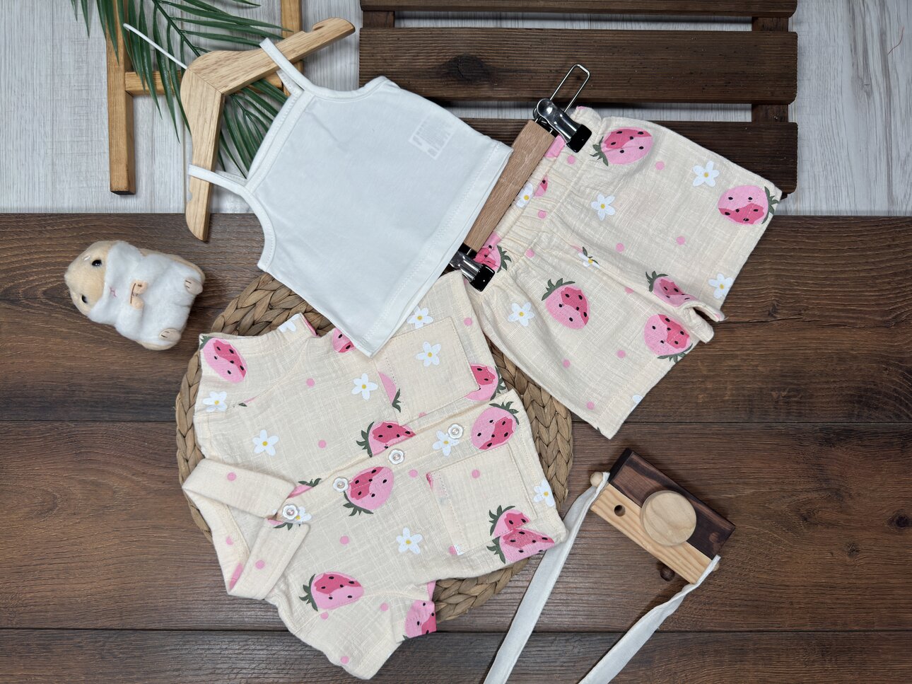 Pamuklu Çilek Desenli Müslin 3lü Kız Bebek  Şortlu Takım