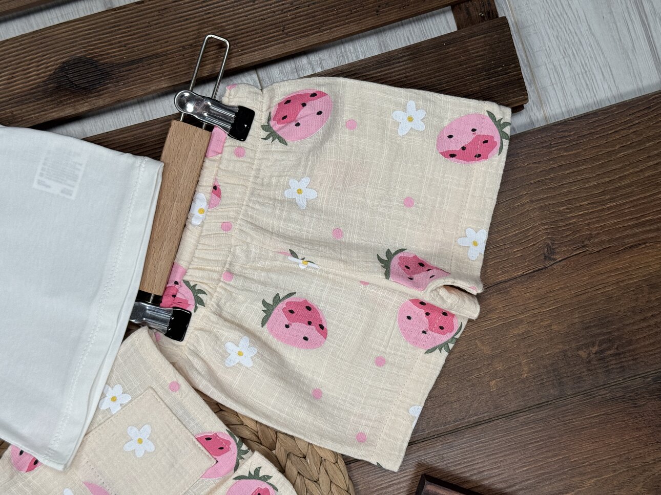 Pamuklu Çilek Desenli Müslin 3lü Kız Bebek  Şortlu Takım