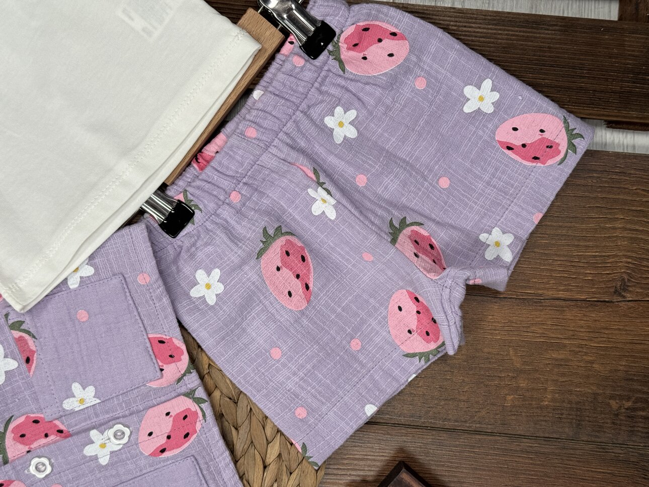 Pamuklu Çilek Desenli Müslin 3lü Kız Bebek Şortlu Takım