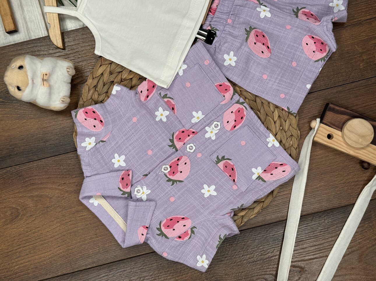 Pamuklu Çilek Desenli Müslin 3lü Kız Bebek Şortlu Takım