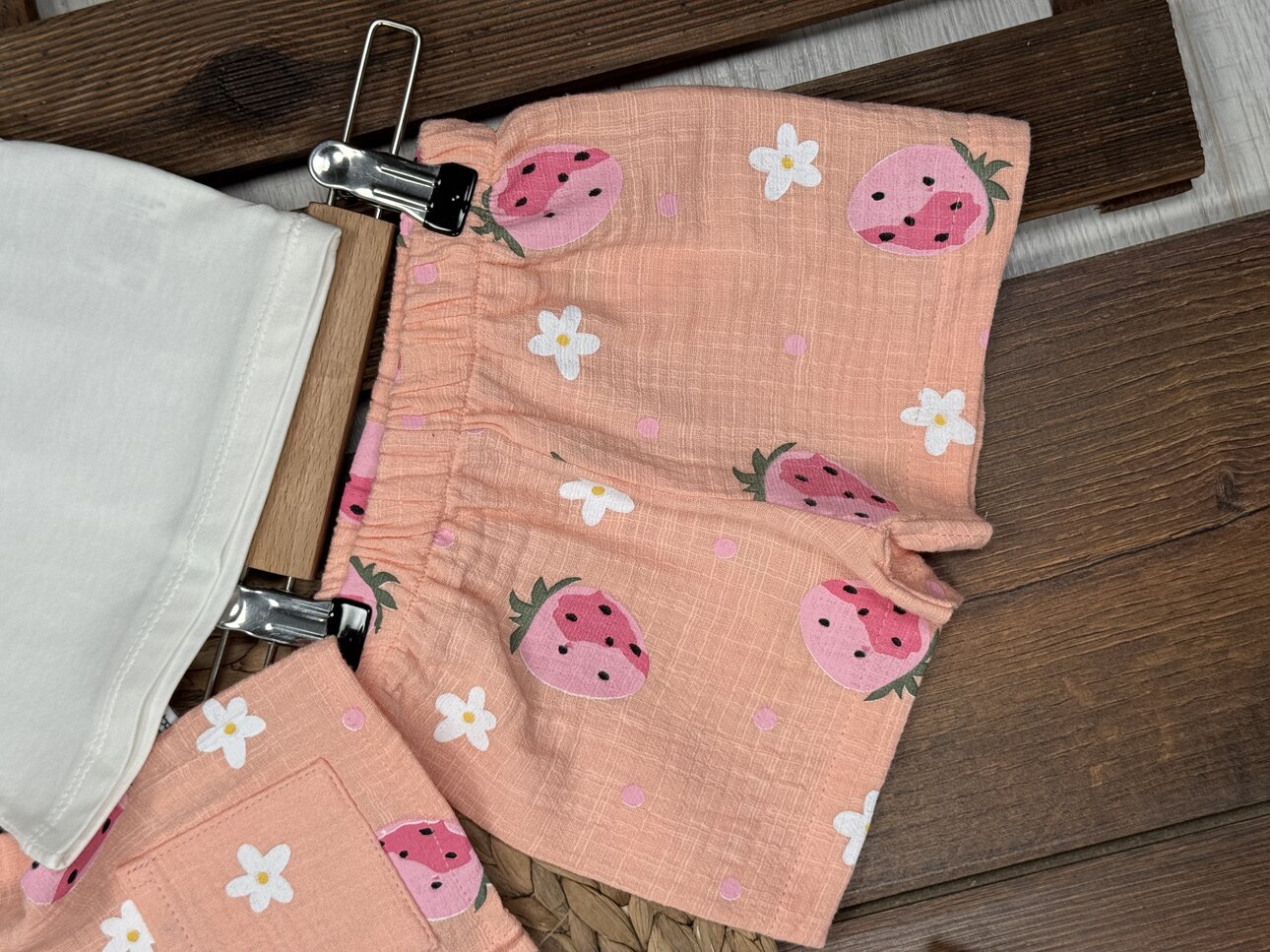 Pamuklu Çilek Desenli Müslin 3lü Kız Bebek  Şortlu Takım