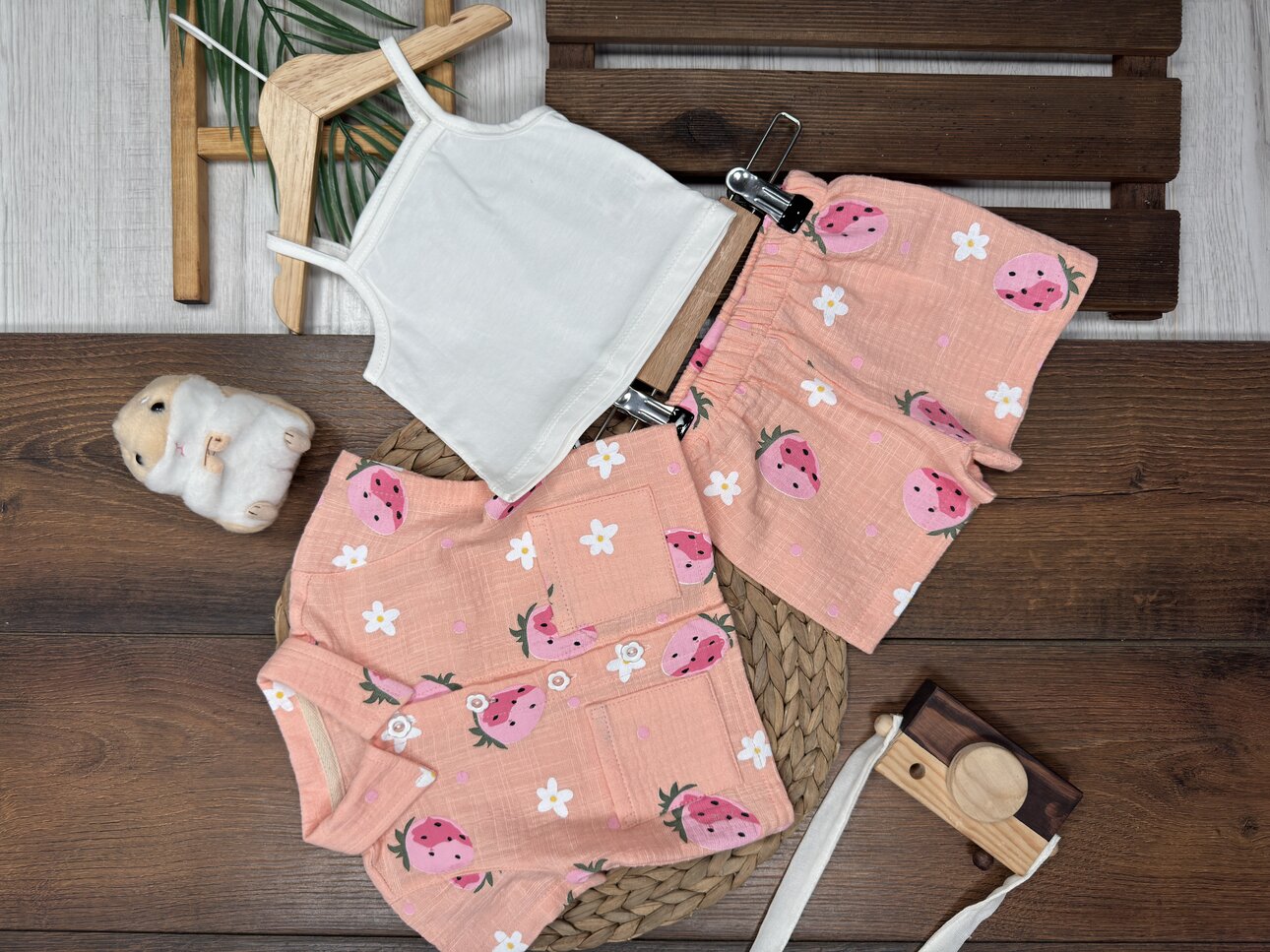 Pamuklu Çilek Desenli Müslin 3lü Kız Bebek  Şortlu Takım